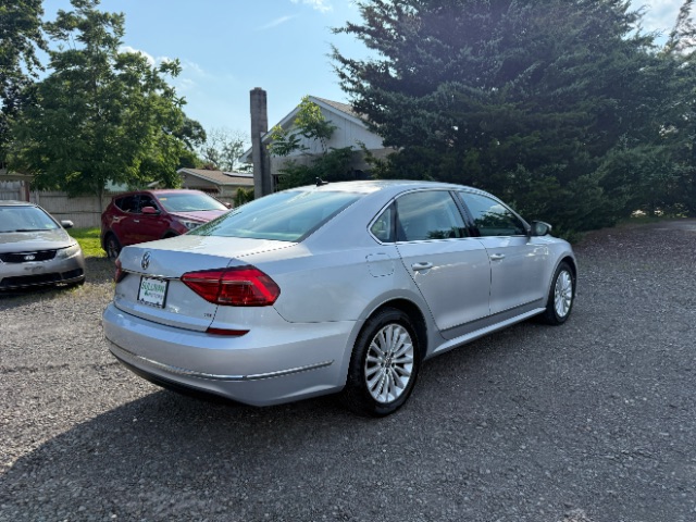 2016 Volkswagen Passat 1.8T SE