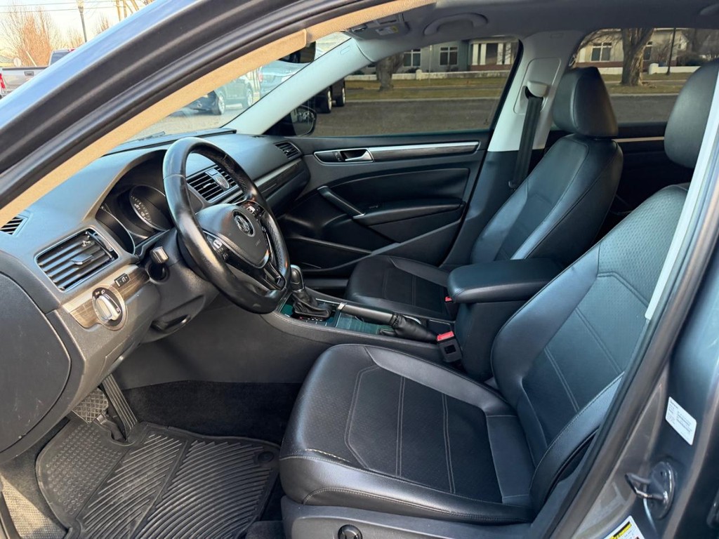 2016 Volkswagen Passat SE 6A