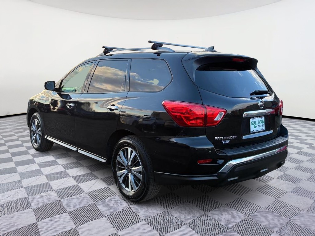 2017 Nissan Pathfinder SV