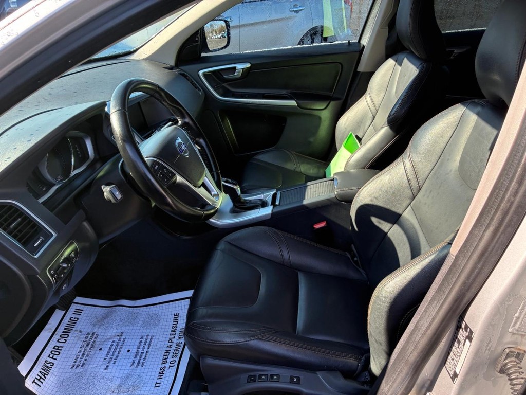 2017 Volvo XC60 T5 Dynamic