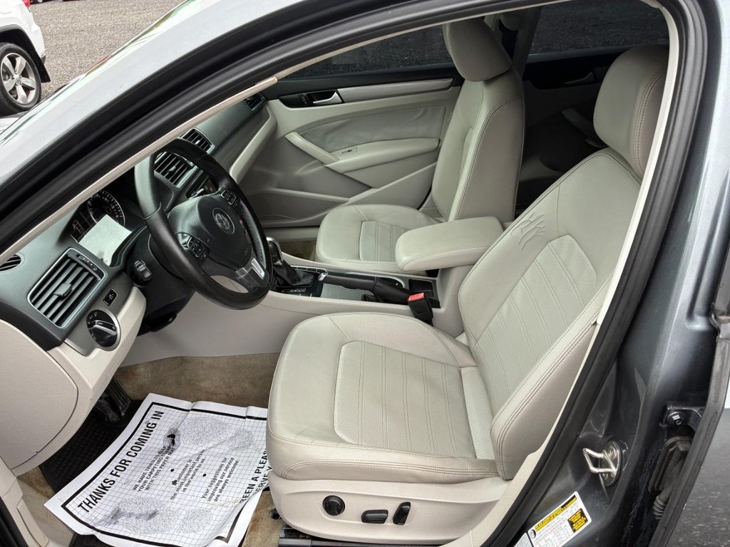 2015 Volkswagen Passat SE 6A