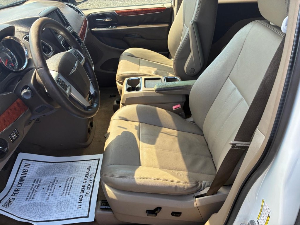 2013 Chrysler Town & Country Touring