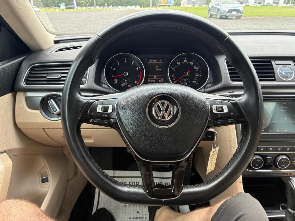 2017 Volkswagen Passat R-Line - Photo 9