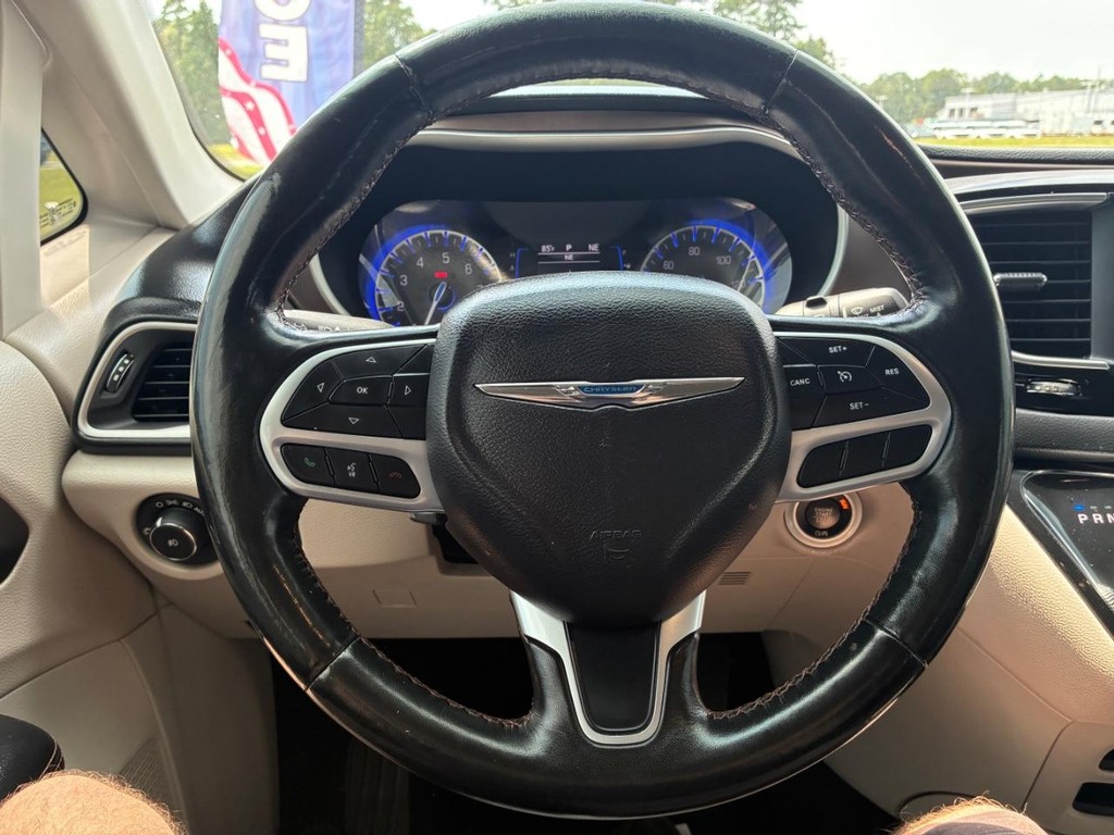2019 Chrysler Pacifica Touring L - Photo 10